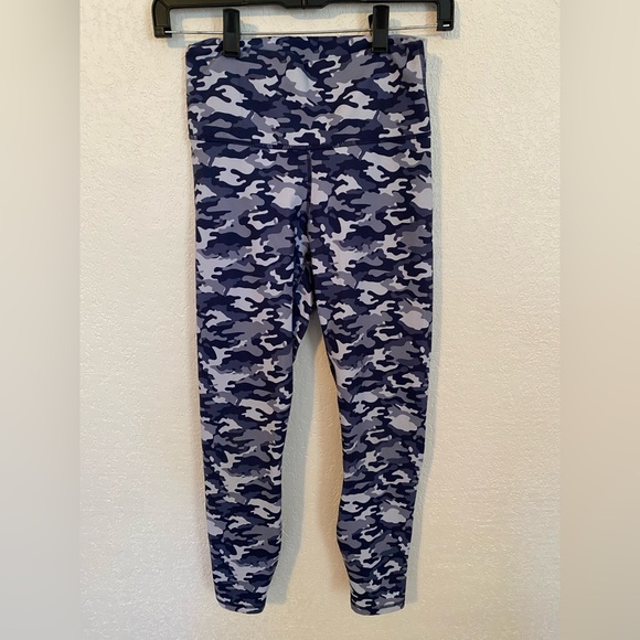 Fabletics Boost PowerHold® High-Waisted 7/8 Legging - Picture 1 of 3